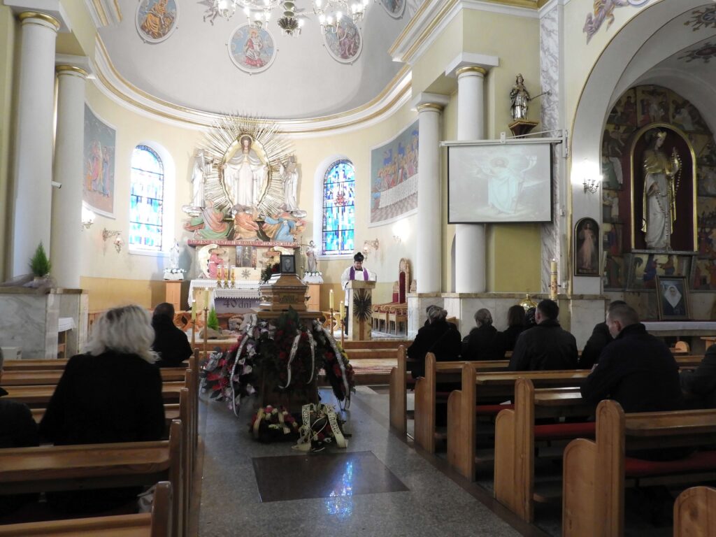 Trumna w kościele